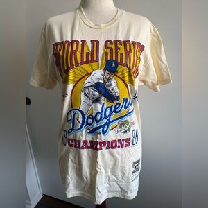 Vintage World Series Dodgers  Champions T-Shirt in Medium! 💙🤍